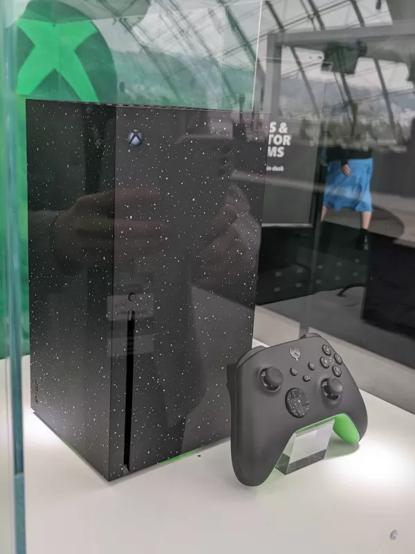Xbox Series X e S New Model Back View